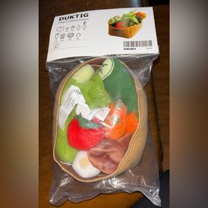 IKEA (2 items)Veggie Basket & Finger Puppets